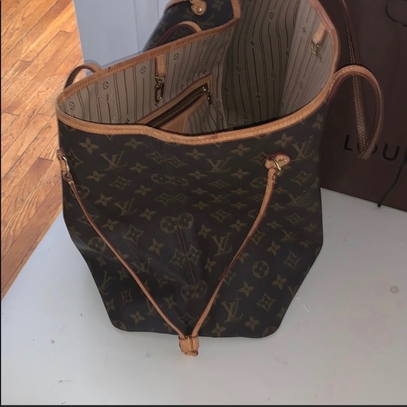 Authentic Louis Vuitton Neverfull GM - Picture 3 of 7